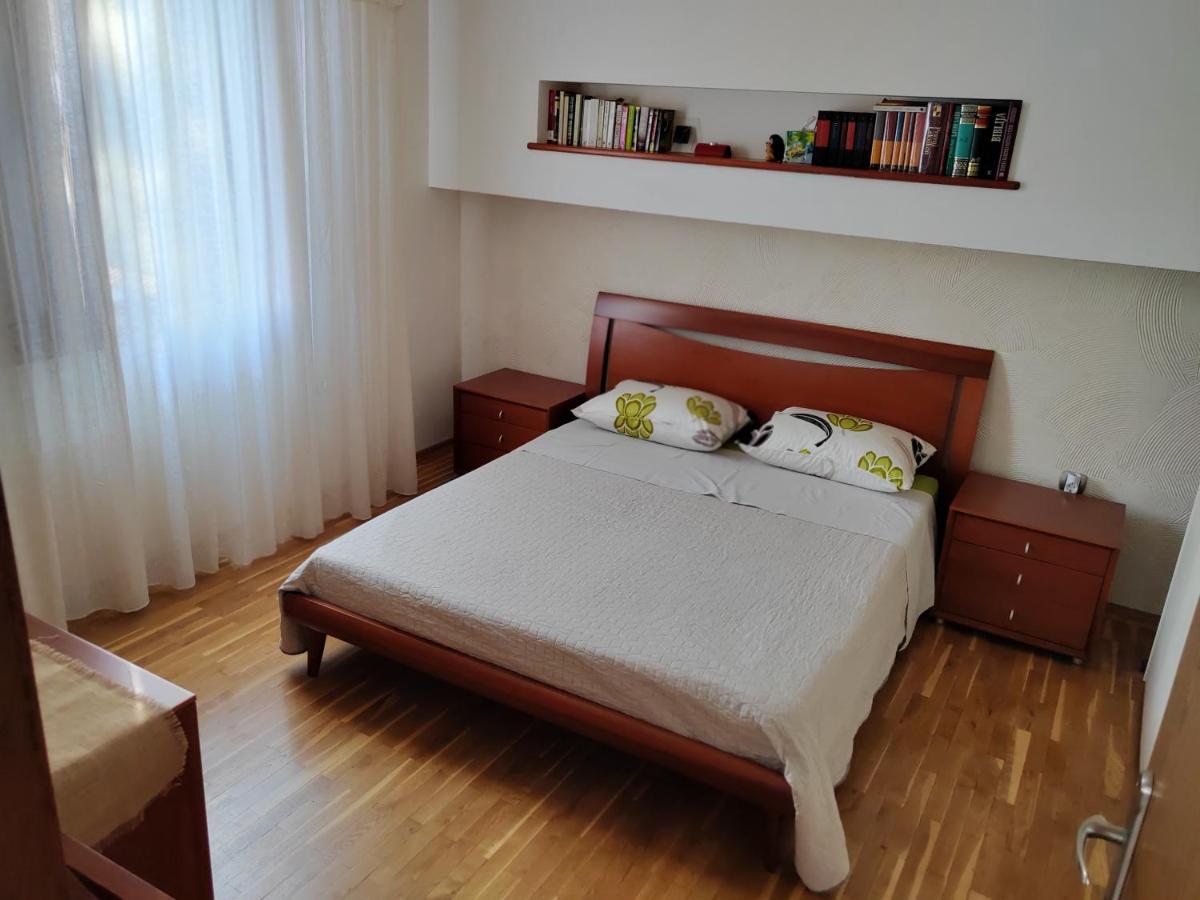 App Mirjana Apartment Новиград Екстериор снимка