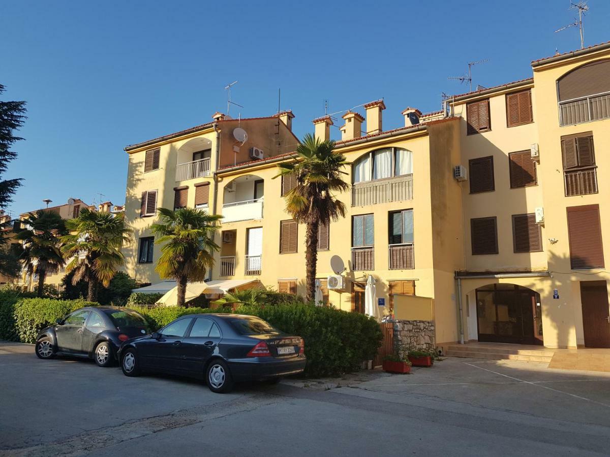 App Mirjana Apartment Новиград Екстериор снимка